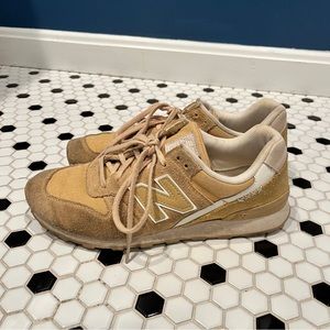 New Balance 696 Sneakers